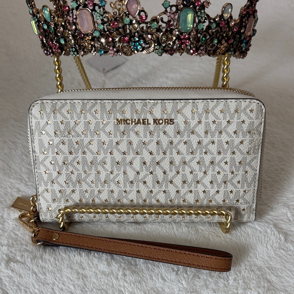 Michael Kors Cream and Gold Star Wristlet NWOT 🌹